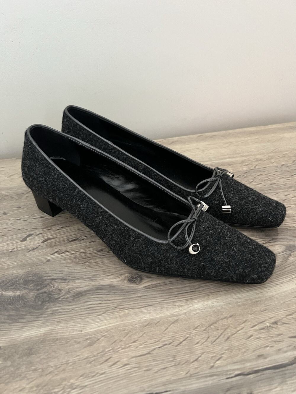 COACH Felt wool square toe pointed heels pumps C Bow y2k Size 8 gray black